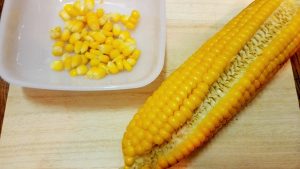 とうもろこし　粒　取り方